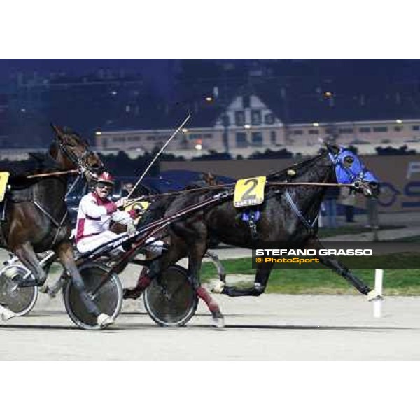 Marino Lovera with Naama Bay wins the Gran Criterium \'Filly\' Milan San Siro, 15th nov. 2009 ph. Stefano Grasso