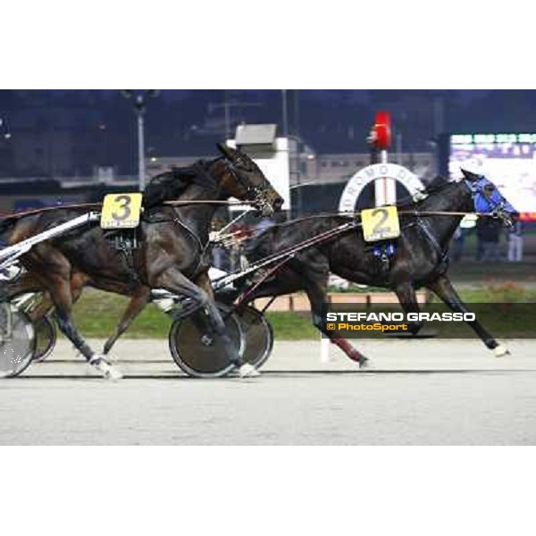 Marino Lovera with Naama Bay wins the Gran Criterium \'Filly\' Milan San Siro, 15th nov. 2009 ph. Stefano Grasso
