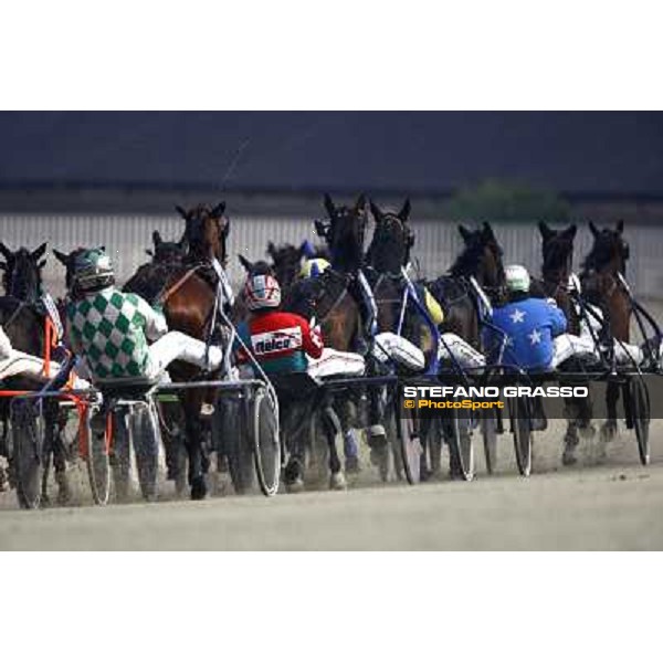 the group on the last bend of Gran Premio delle Aste Filly Milan San Siro, 15th nov. 2009 ph. Stefano Grasso