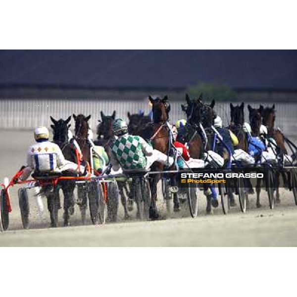 the group on the last bend of the Gran Premio delle Aste Filly Milan San Siro, 15th nov. 2009 ph. Stefano Grasso