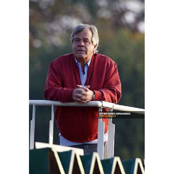 Sir Michael Stoute pictured during the morning track works at Fuchu racecourse Tokyo, 27th nov. 2009 ph. Stefano Grasso