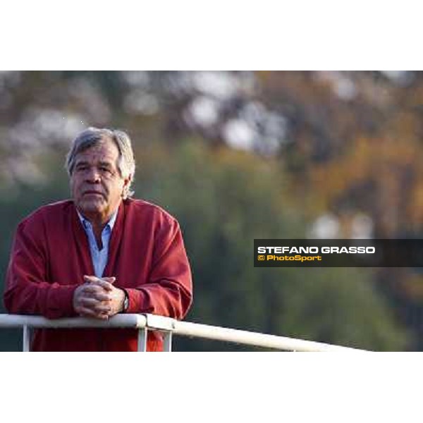 Sir Michael Stoute pictured during the morning track works at Fuchu racecourse Tokyo, 27th nov. 2009 ph. Stefano Grasso