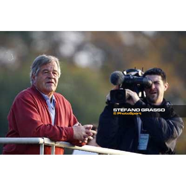 Sir Michael Stoute pictured during the morning track works at Fuchu racecourse Tokyo, 27th nov. 2009 ph. Stefano Grasso