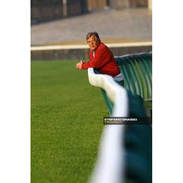 Sir Michael Stoute pictured during the morning track works at Fuchu racecourse Tokyo, 27th nov. 2009 ph. Stefano Grasso