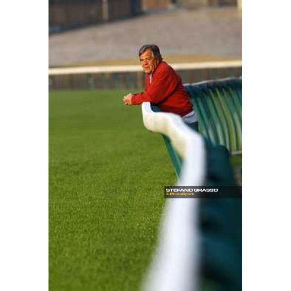 Sir Michael Stoute pictured during the morning track works at Fuchu racecourse Tokyo, 27th nov. 2009 ph. Stefano Grasso