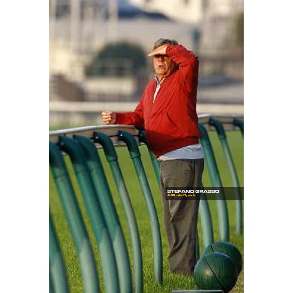 Sir Michael Stoute pictured during the morning track works at Fuchu racecourse Tokyo, 27th nov. 2009 ph. Stefano Grasso