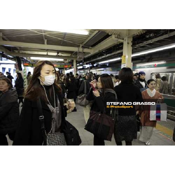 waiting for the train going to Kamakura Kamakura - Kanagawa, 28th nov. 2009 ph. Stefano Grasso