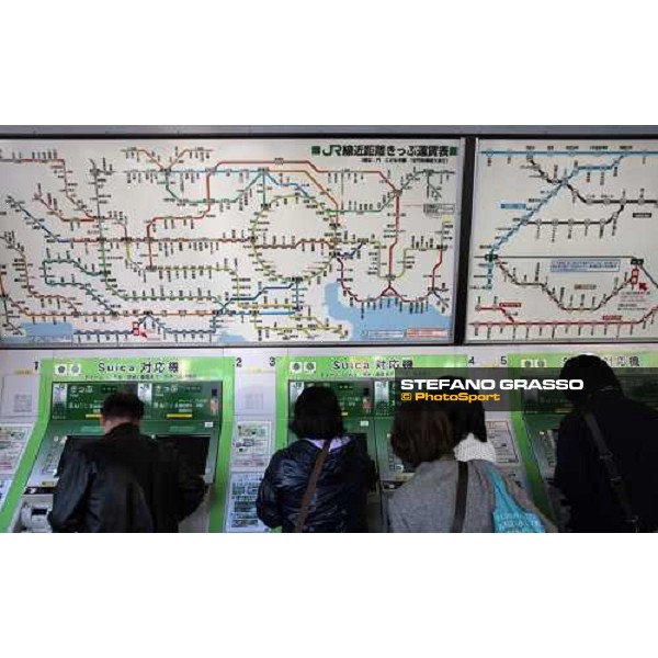 buying tickets at Kamakura station Kamakura - Kanagawa, 28th nov. 2009 ph. Stefano Grasso