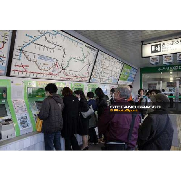 buying tickets at Kamakura station Kamakura - Kanagawa, 28th nov. 2009 ph. Stefano Grasso