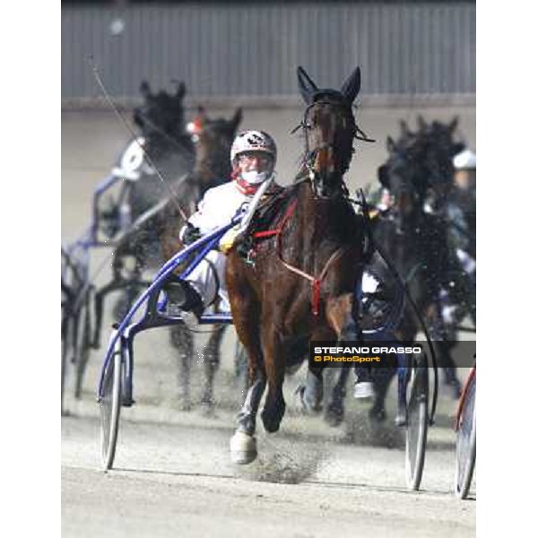 Roberto Vecchione with Island Effe goes to win the Final of the Gran Premio Mario Locatelli Milan San Siro, 24th january 2010 ph. Stefano Grasso