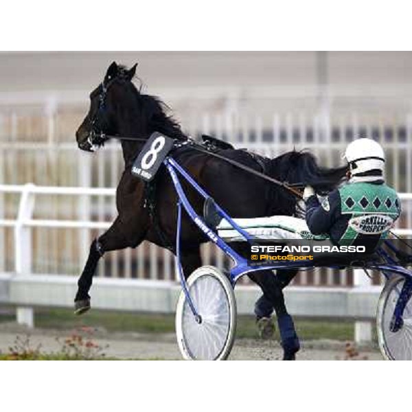 Enrico Bellei warming up with L\' Italiano before the Final of the Gran Premio Mario Locatelli Milan San Siro, 24th january 2010 ph. Stefano Grasso