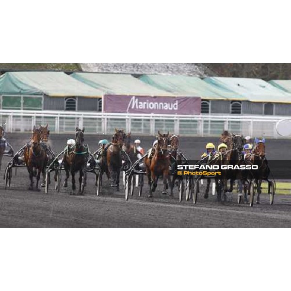 the straight of Prix du Luxembourg - Jean Michel Bazire with Ismos Fp in the middle of the group Paris Vincennes, 30th january 2010 ph. Stefano Grasso