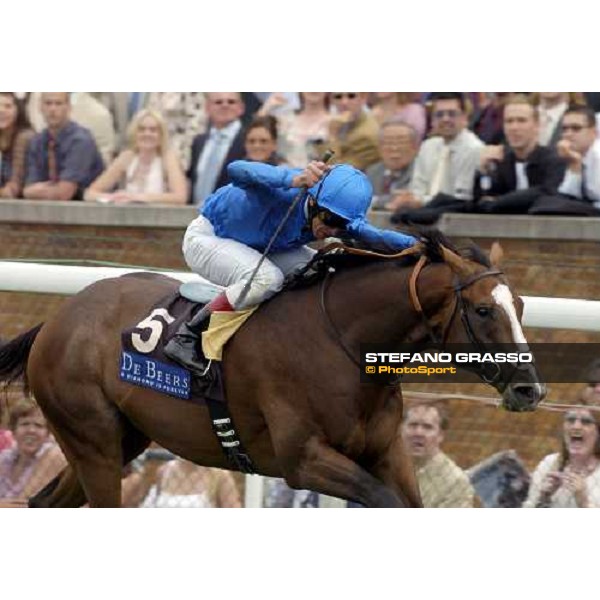Nightfall gives Frankie his 2000 pic bill Selwyn 24-7-04