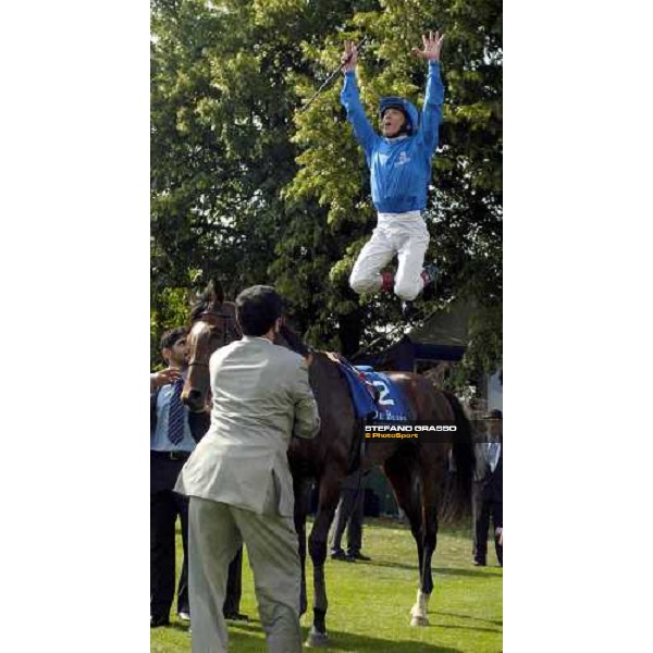 Pure joy as Frankie dismounts from Doyen 24-7-04