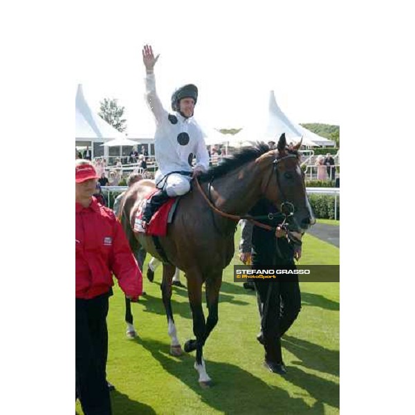 exulting Johnny Murtagh on Soviet Song comes back in the winner enclosure after winning the Cantor Odds Sussex Stakes Glorious Goodwood 28 th july 2004 ph. Stefano Grasso