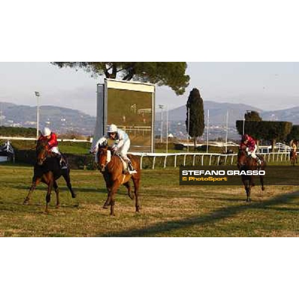 Paul A.Johnson on Luci a Capannelle and Monjon on Invincible Joy at few meters to the line of the Premio Criterium d\' Inverno, third Raffaele Romano on Night Rider Rome, 7th february 2010 ph. Stefano Grasso