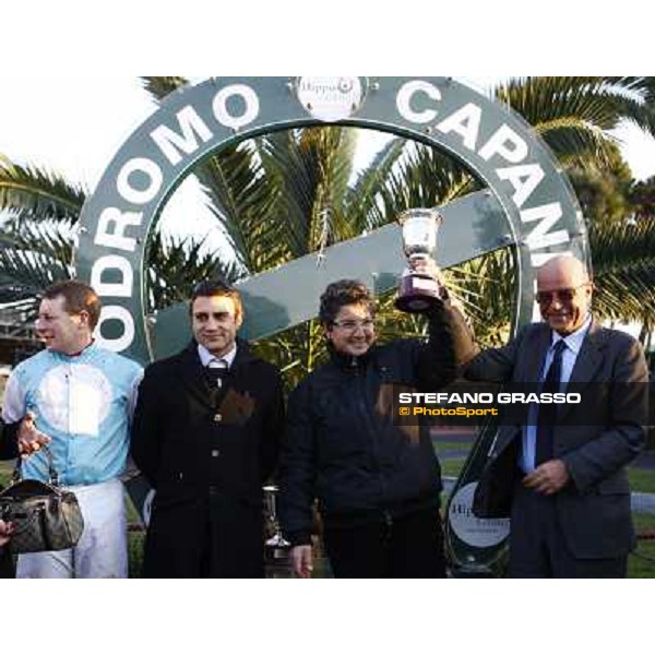 Daniela Moretti stands the cup after winning the Premio Criterium d\' Inverno Rome, 7th february 2010 ph. Stefano Grasso
