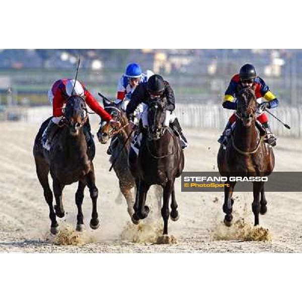 Umberto Rispoli with Marblack wins the Premio Windsor beating Suzhi and Latest Seul Rome, 7th february 2010 ph. Stefano Grasso