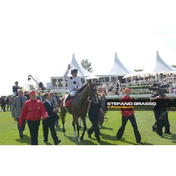 exulting Johnny Murtagh on Soviet Song enters in the winner enclosure . Behind of him Le Vie dei Colori The Cantor Odds Sussex Stakes Glorious Goodwood 28 th july 2004 ph. Stefano Grasso
