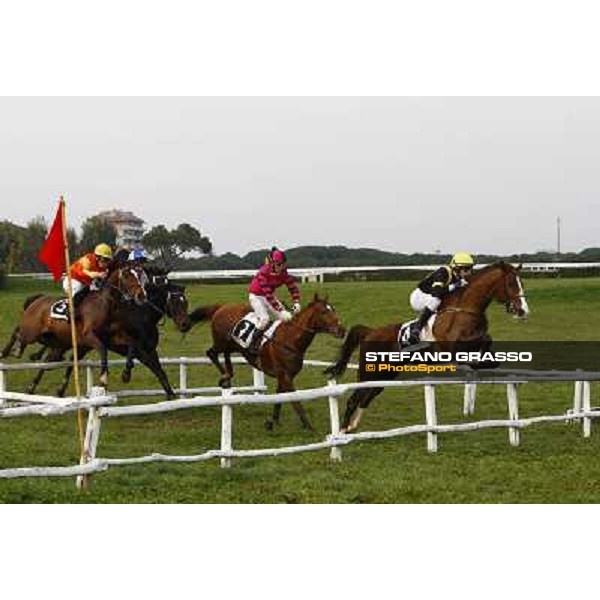 Lutin des Bordes leads during the 121¡ Grande Steeple Chase di Romna - Mem. Gen. Mario Argenton Rome, 14th february 2010 ph. Stefano Grasso