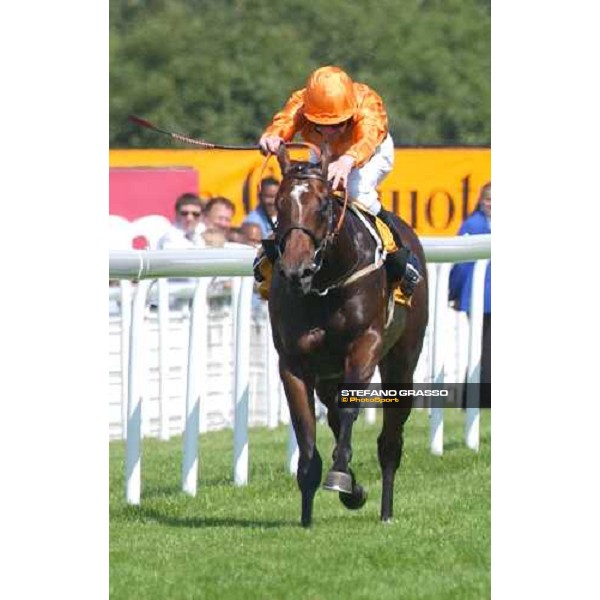 Shamardal wins the Veuve Clicquot Vintage Stakes Glorious Goodwood 28th july 2004 ph. Stefano Grasso