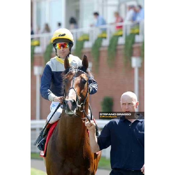 Darryl Holland, Le Vie dei Colori and the groom Gary Smith The Cantor Odds Sussex Stakes Glorious Goodwood 28 th july 2004 ph. Stefano Grasso