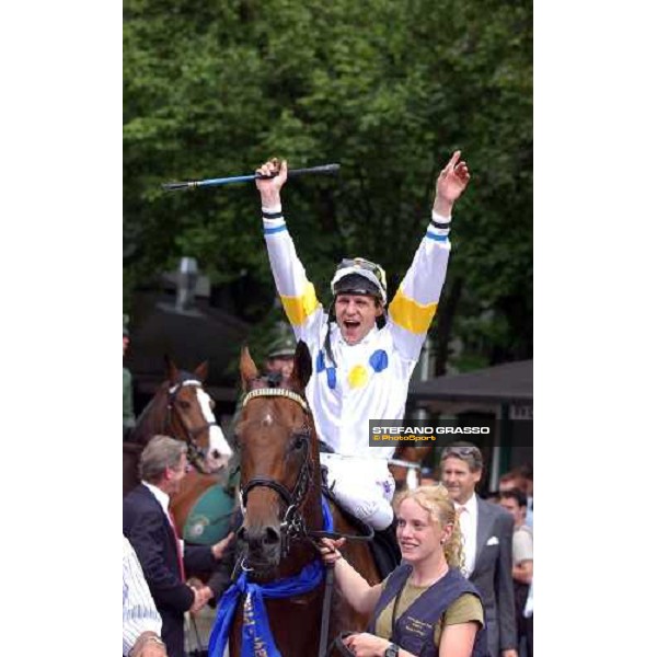 Jiri Palik on Intendant exulting in the winner enclosure of the Grosser Dallmayr-Preis Munchen 1st august 2004 ph. Stefano Grasso