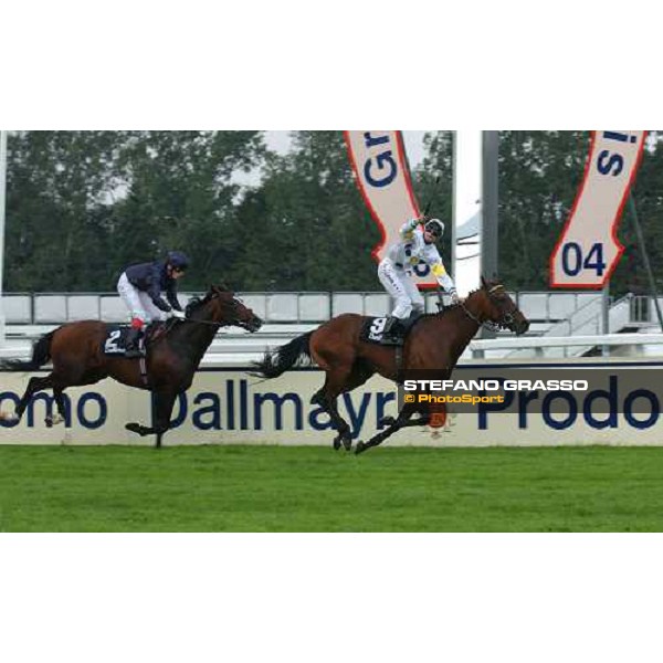Jiri Palik on Intendant beats Jamie Spencer on Powerscourt in the Grosser Dallmayr-Preis Munchen 1st august 2004 ph. Stefano Grasso