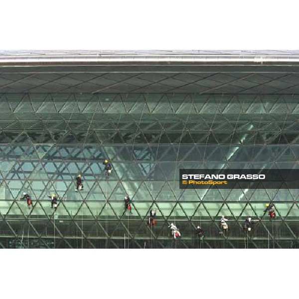 Workers clean the glasses of the grandstand at Meydan racecourse Dubai - Meydan, 7th march 2010 ph. Stefano Grasso