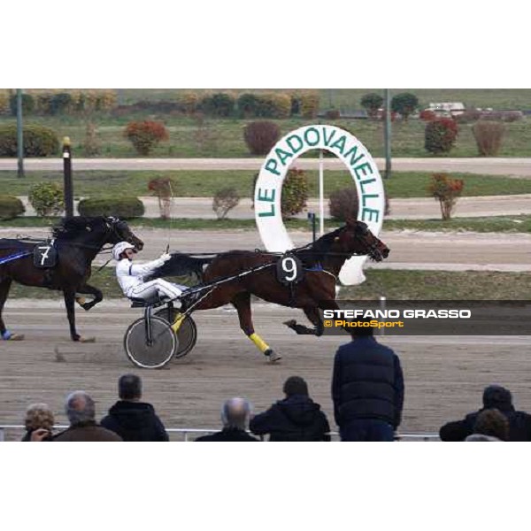 Andrea Farolfi with Leroy Gi˜ wins the Gran Premio Le Padovanelle Ponte di Brenta (PD), 14th march 2010 ph. Stefano Grasso