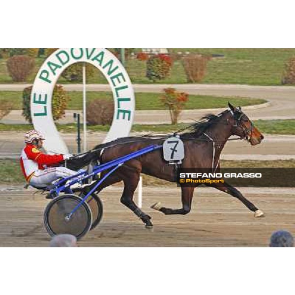 V.P.Dell\' Annunziata warming up with Mistral Bi before the start of the Gran Premio Cittˆ di Padova Ponte di Brenta (PD), 14th march 2010 ph. Stefano Grasso