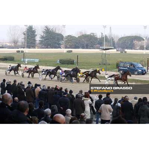 Roberto Andreghetti with Iulius del Ronco leads the group during the Gran Premio Le Padovanelle Ponte di Brenta (PD), 14th march 2010 ph. Stefano Grasso