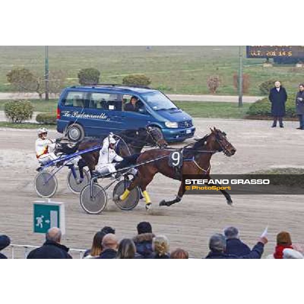 Andrea Farolfi with Leroy Gi˜ goes to win the Gran Premio Le Padovanelle beating Roberto Vecchione with Irambo Jet Ponte di Brenta (PD), 14th march 2010 ph. Stefano Grasso