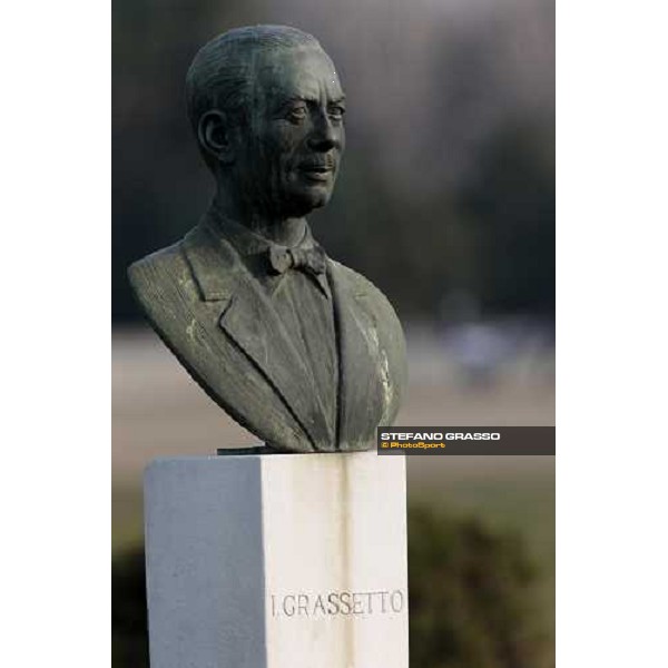 the bronze bust of Ivone Grassetto at Le Padovanelle racetrack Ponte di Brenta (PD), 14th march 2010 ph. Stefano Grasso