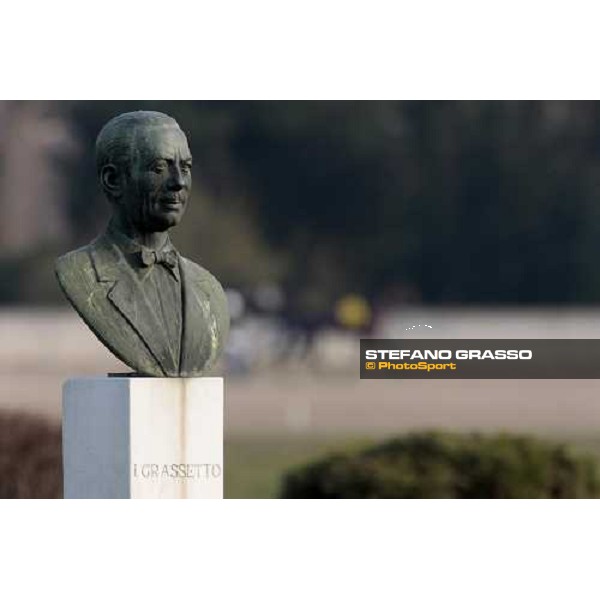 the bronze bust of Ivone Grassetto at Le Padovanelle racetrack Ponte di Brenta (PD), 14th march 2010 ph. Stefano Grasso