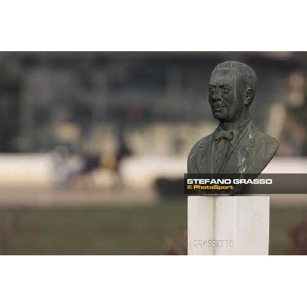 the bronze bust of Ivone Grassetto at Le Padovanelle racetrack Ponte di Brenta (PD), 14th march 2010 ph. Stefano Grasso