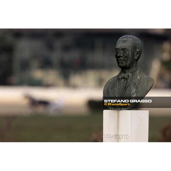 the bronze bust of Ivone Grassetto at Le Padovanelle racetrack Ponte di Brenta (PD), 14th march 2010 ph. Stefano Grasso