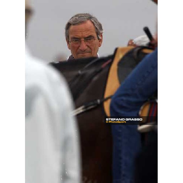 Luca Cumani during morning trackworks Dubai - Meydan, 25th march 2010 ph. Stefano Grasso