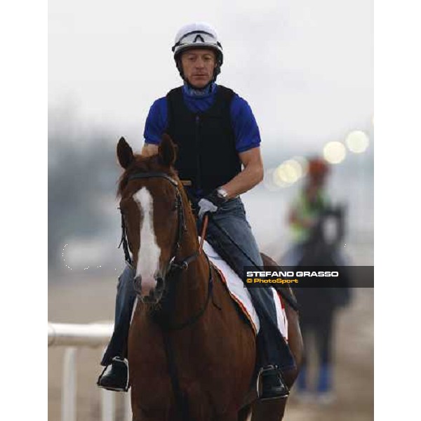 Kieren Fallon on Gitano Hernando going for morning track works. Dubai - Meydan, 26th march 2010 ph. Stefano Grasso