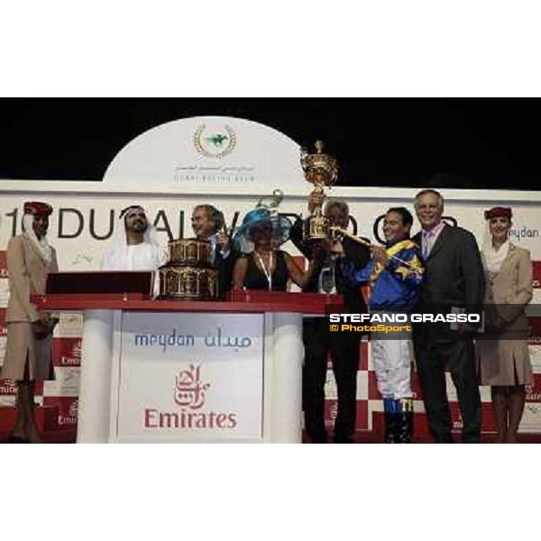 the winning connection of Gloria de Campeao celebrates on the podium after winning the Dubai World Cup Dubai - Meydan, 26th march 2010 ph. Stefano Grasso