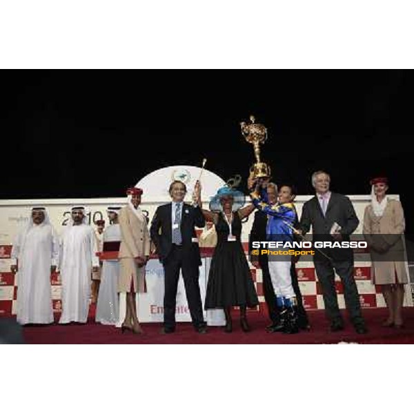 the winning connection of Gloria de Campeao celebrates on the podium after winning the Dubai World Cup Dubai - Meydan, 26th march 2010 ph. Stefano Grasso