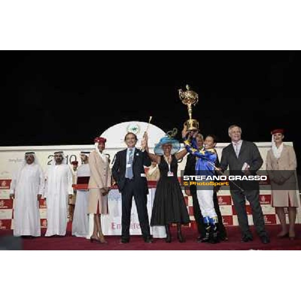 the winning connection of Gloria de Campeao celebrates on the podium after winning the Dubai World Cup Dubai - Meydan, 26th march 2010 ph. Stefano Grasso