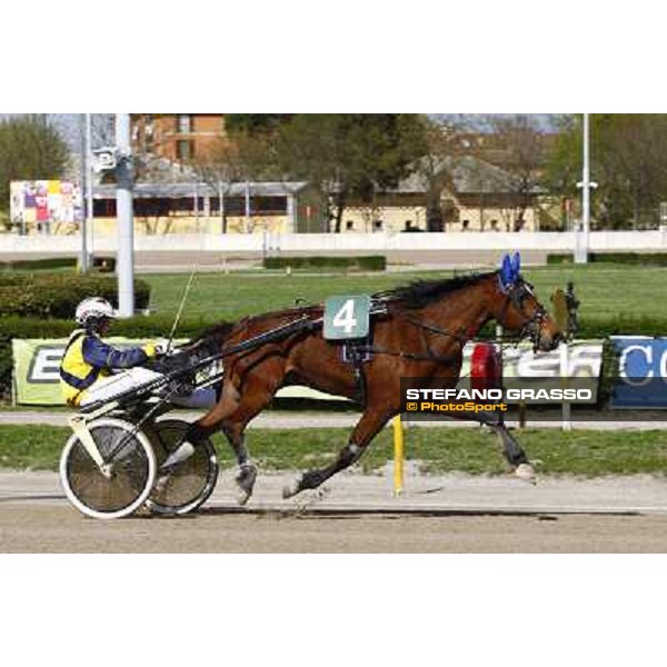 Francesco Facci and Nieves Vl on the post of the Gran Premio Italia Bologna - Arcoveggio racetrack, 5th april 2010 ph. Stefano Grasso