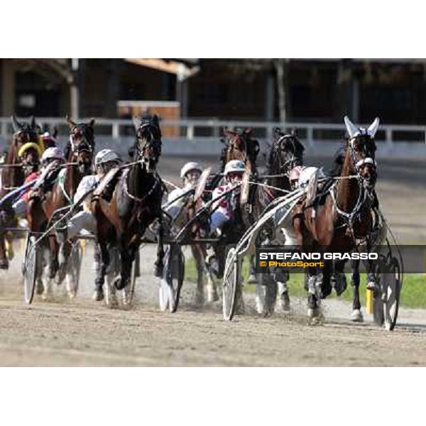 Nakitast and Enrico Bellei lead the group at the first turn of the Gran Premio Italia Bologna - Arcoveggio racetrack, 5th april 2010 ph. Stefano Grasso