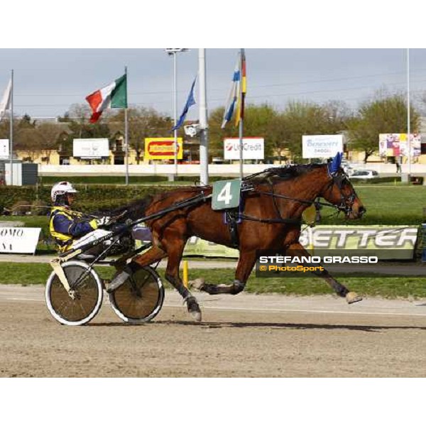 Nieves Vl and Francesco Facci warming up before winning the Gran Premio Italia Filly Bologna - Arcoveggio racetrack, 5th april 2010 ph. Stefano Grasso