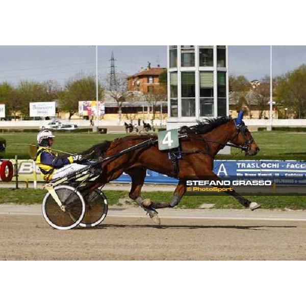 Nieves Vl and Francesco Facci warming up before winning the Gran Premio Italia Filly Bologna - Arcoveggio racetrack, 5th april 2010 ph. Stefano Grasso