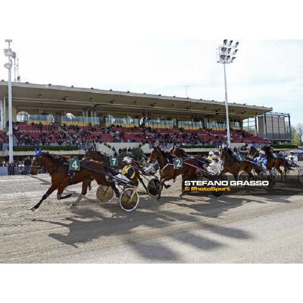 Francesco Facci with Nieves Vl leads the group and goes to win the Gran Premio Italia Filly Bologna - Arcoveggio racetrack, 5th april 2010 ph. Stefano Grasso