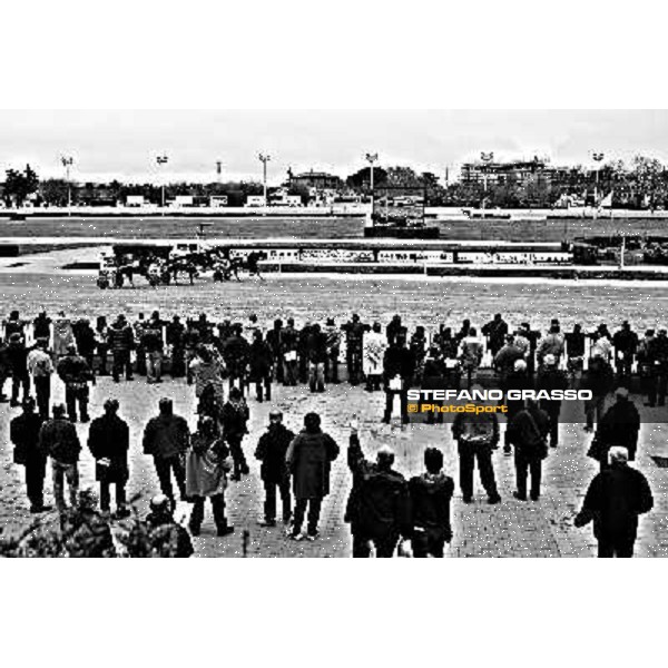 racegoers at Arcoveggio racetrack Bologna - Arcoveggio racetrack, 5th april 2010 ph. Stefano Grasso