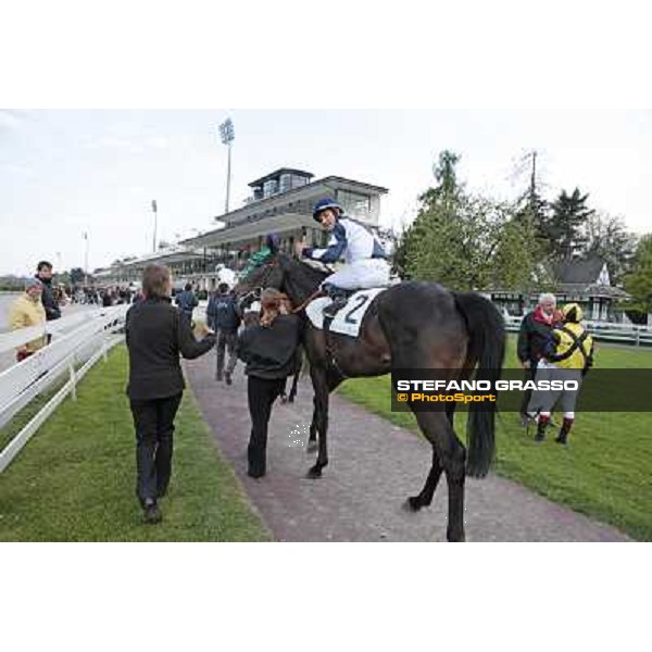 Mirco Demuro on Carioca returns back home after winning the Premio Seregno Milan - San Siro racetrack, 11st april 2010 ph. Stefano Grasso