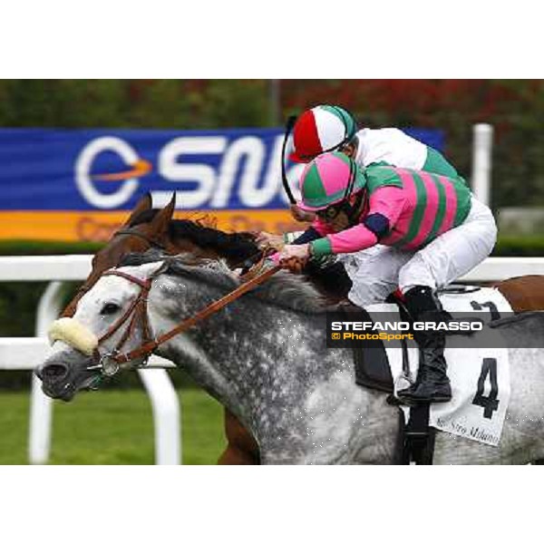 Mirco Demuro on Voila Ici wins the Premio Federico Regoli beating Dario Vargiu on Estejo Milan, 11st april 2010 ph. Stefano Grasso